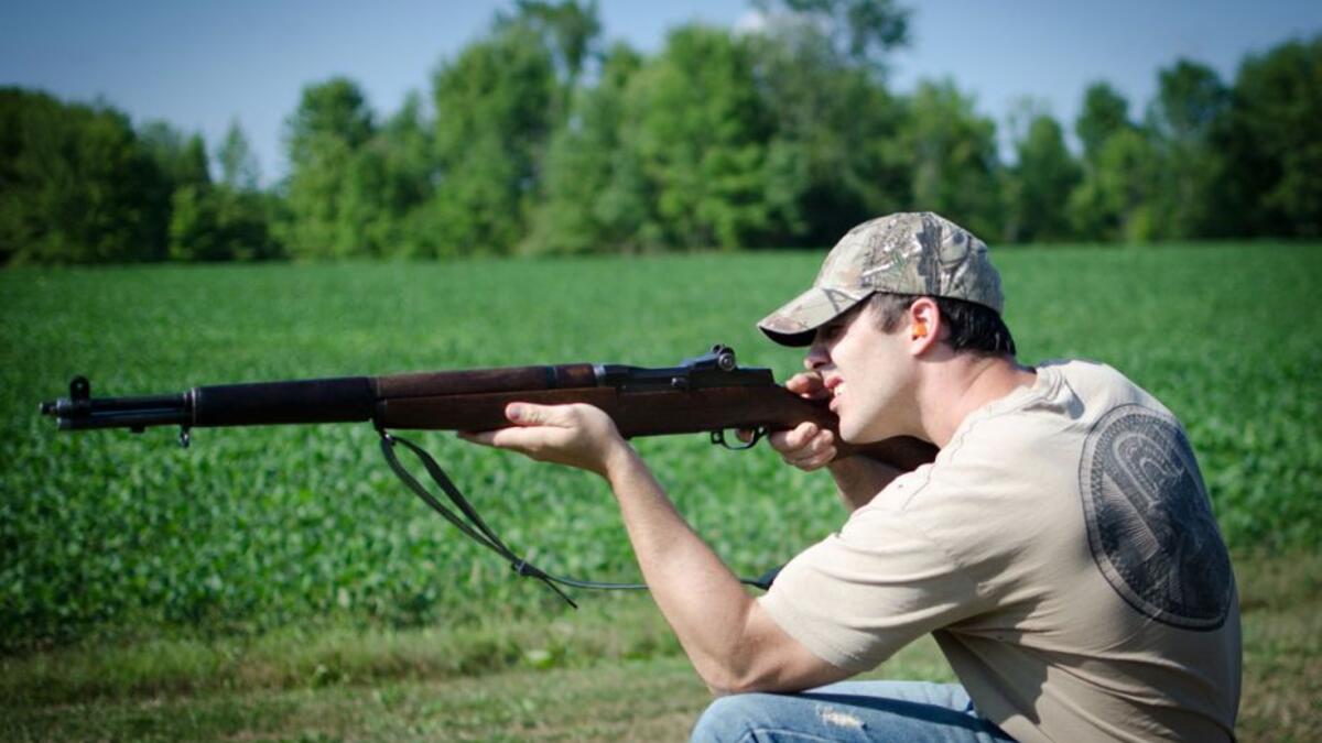 إيطاليا: لايمكن إمتلاك سلاح إلا بإظهار رخصة صيد أو رماية رياضية، أو اثبات أنه شخص معرض للخطر ويحتاجها للدفاع عن نفسه.