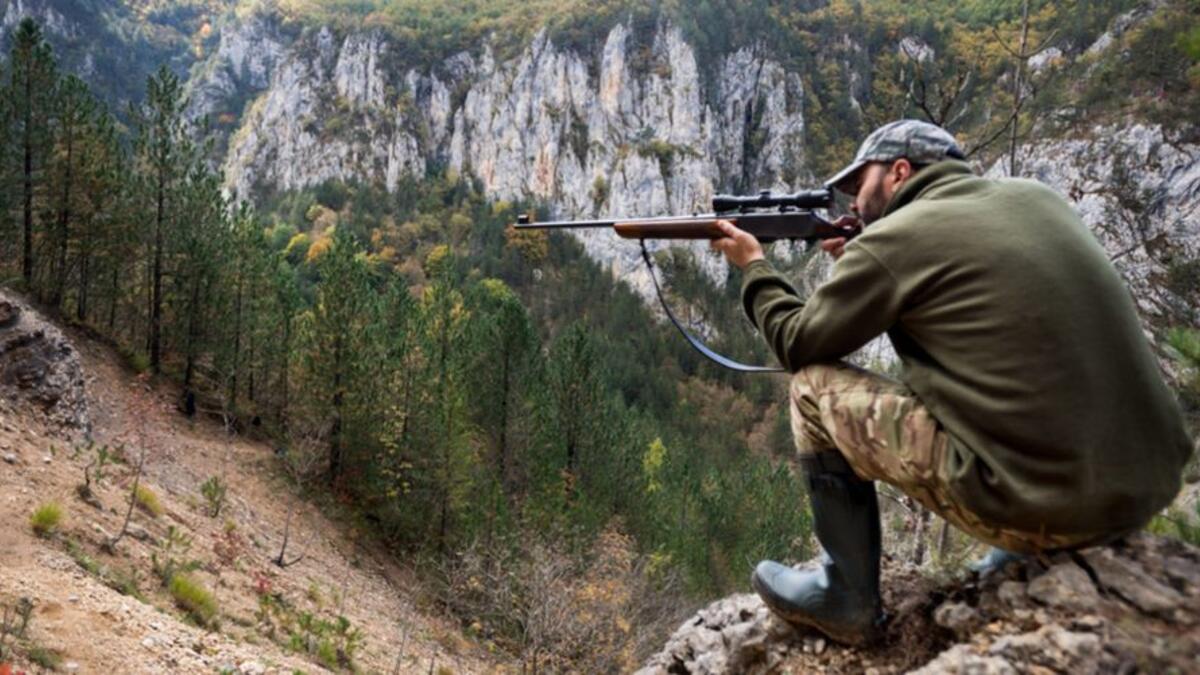 ألمانيا: من أكثر الدول التي شهدت حوادث إطلاق نار في المدارس، رغم  تشديد القيود على الإمتلاك، فإن شراء السلاح بغرض الدفاع عن النفس ليس ضروريًا أو مألوفًا.