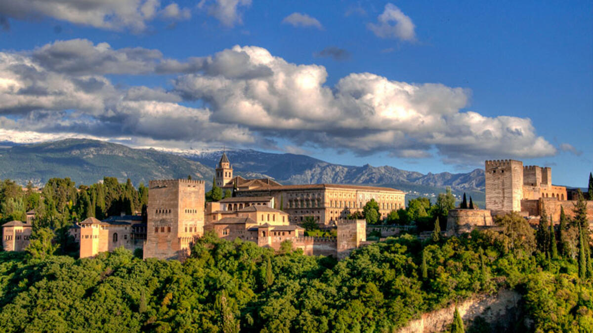 بلدة سان شينا الفرنسية، تمتاز بطبيعتها الجبلية وأجوائها الشتوية، بالإضافة إلى رخص مستوى المعيشة.