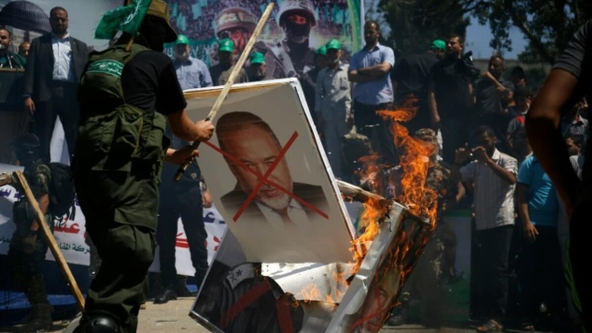 Hamas burns Lieberman's picture