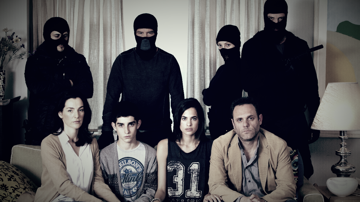 فيلم رهائنHostages : تقع أحداث الفيلم في جورجيا السوفييتية عام 1983، إذ تجري تحضيرات زواج (نيكا) و(آنا) على قدمٍ وساق؛ حيث إنه يوم عظيم لعائلتيهما الراقيتين، بالنسبة للعروسين وأصدقائهما، ما هي إلا جزء من خطة الإخفاء، إذ دبروا هروبًا متهورًا من الاتحاد السوفييتي.