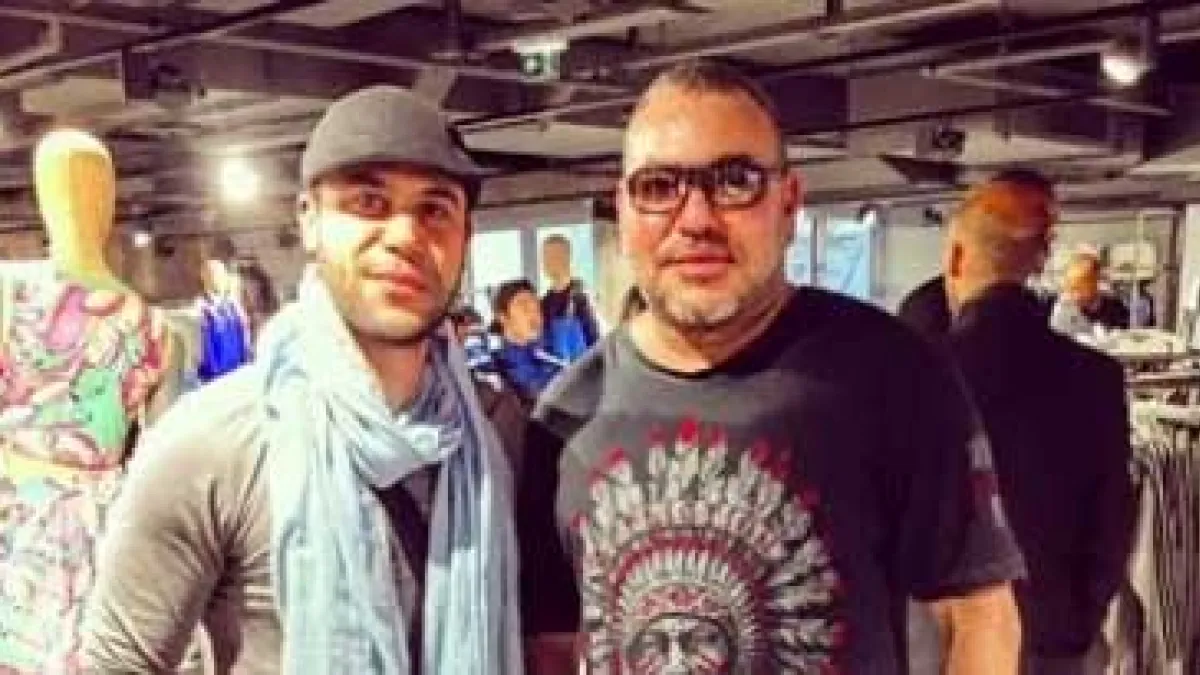 التقى محمد إمام بالصدفة ملك المغرب محمد السادس أثناء تسوقه ونشر صورته مع الملك على فيسبوك معلقاً: “لما تكون واقف بتشتري تي شرت وفجأة تلاقي قدامك ملك المغرب بجد شخص محترم وبسيط وجميل .....” وأضاف: “لا أحد يسألني لماذا أنا أرتدي الملابس الشتوية وهو مصيف”؟