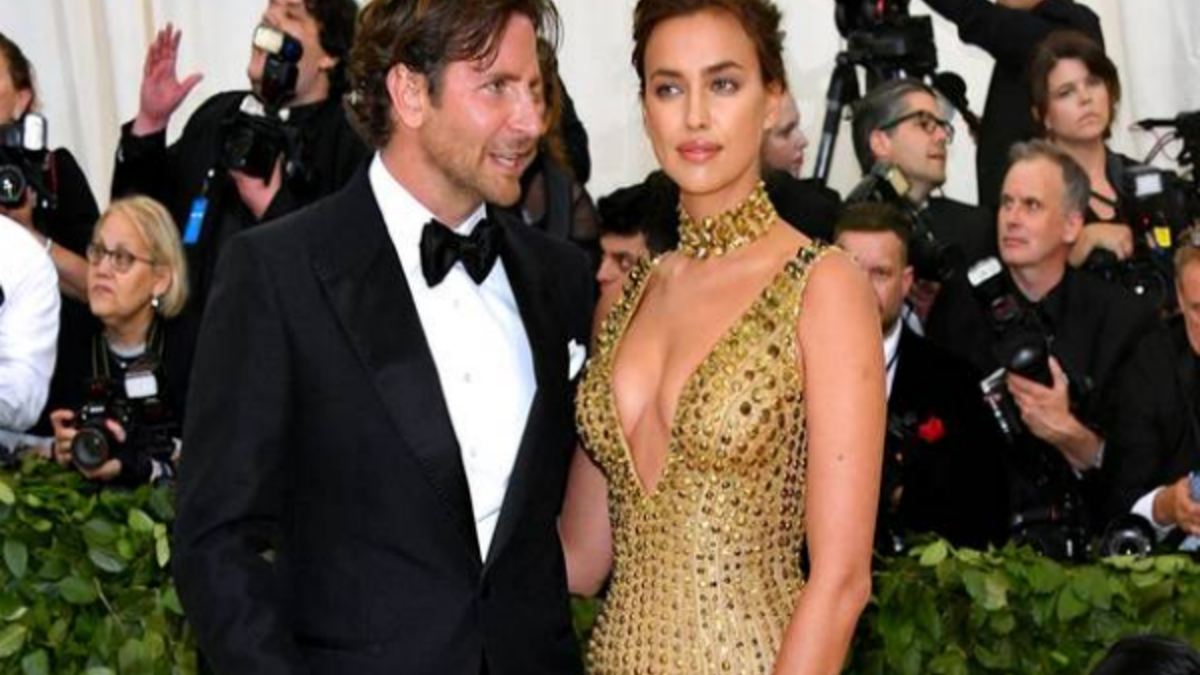 بعد انفصالها عن "رونالدو" لم تجد "إيرينا" صعوبة في الانتقال الى علاقة جديدة مع نجم هوليوود "برادلي كوبر"، فهما يعيشان معًا بنيويورك واستقبلا طفلتهما الأولى "ليا دو سين شايك كوبر" في 2017.