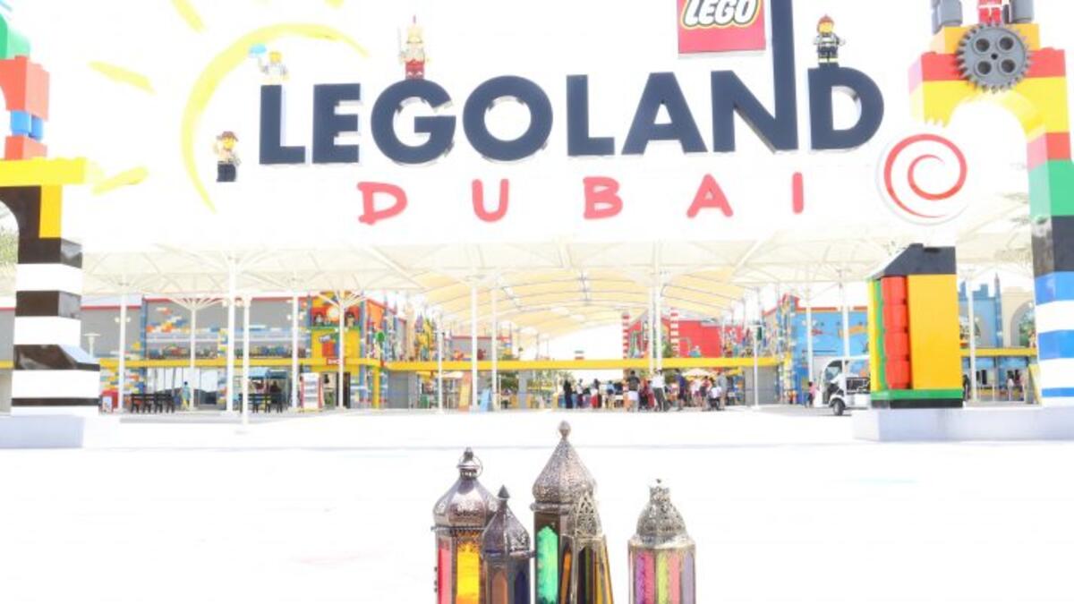 أعلن Lego Land عن عروض خاصة بالشهر الفضيل ومجموعة من الأنشطة المرحة وجلسات الإفطار بسعر 135 درهمًا إماراتيًا تتيح للضيوف الدخول إلى المنتزه من الساعة 6 مساءً والاستمتاع ببوفيه الإفطار هناك