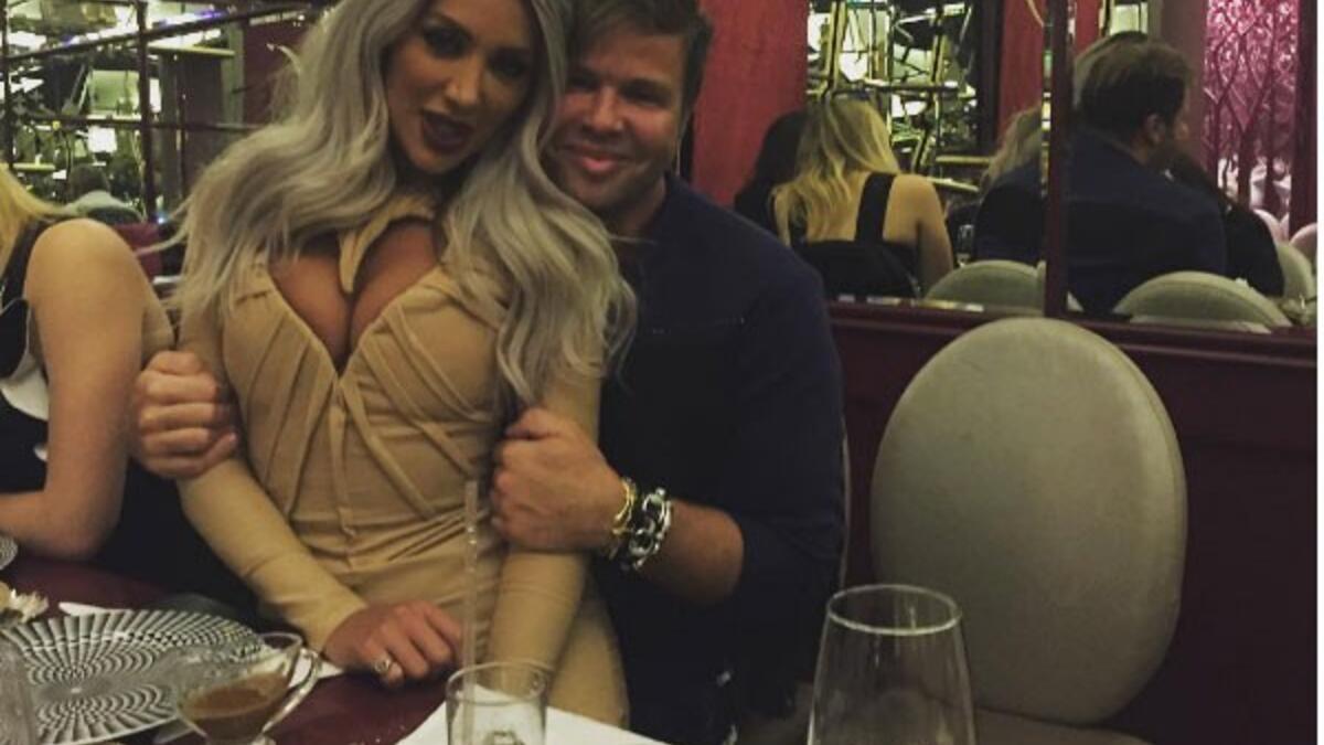 نشرت الفنانة مايا دياب صور من سهرة مع مجموعة من أصدقائها أبرزهم مصمم الأزياء نيكولا جبران تظهر فيهما تجلس على رجل نيكولا بشكل حميمي مرتدية فستان قصير جداً مكشوف الصدر الأمر الذي أظهرها بوضع غير لائق كما وصفه الفانز الذين نصحوها بزيادة الاهتمام بتصرفاتها.