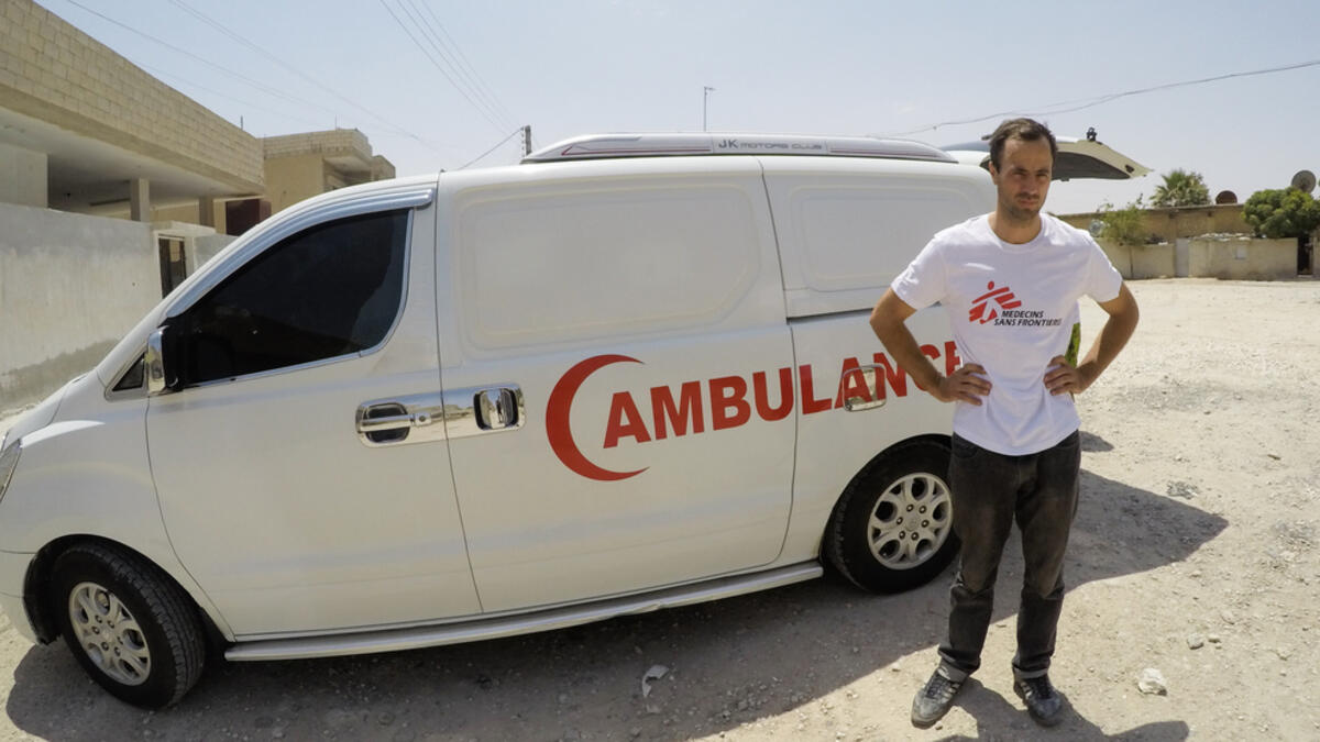 ما هي أنواع الجروح التي تشهدها منظّمة أطباء بلا حدود لدى المرضى الذين تتلقّاهم؟ حالات الإصابات البالغة الحادة الناجمة عن القتال وثانيها حالات الأفراد العالقين في الجهة الثانية من خط الجبهة. يتمكن هؤلاء من الحصول على رعاية صحية أولية داخل المدينة.