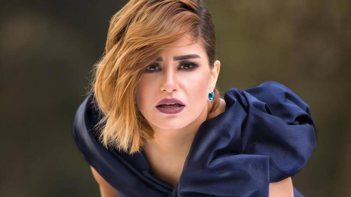 خضعت الفنانة منة فضالي لجلسة تصوير جديدة مع المصور حسين باشا منة ظهرت في لوك جديد من خلال الصور التي نشرتها عبر انستجرام وظهرت وهي ترتدي فستان أزرق يبرز مفاتنها بينما اختارت لها تسريحة شعر جديدة وماكياج زاد من جمالها جمهور الفنانة أشاد بشكلها واطلالتها.