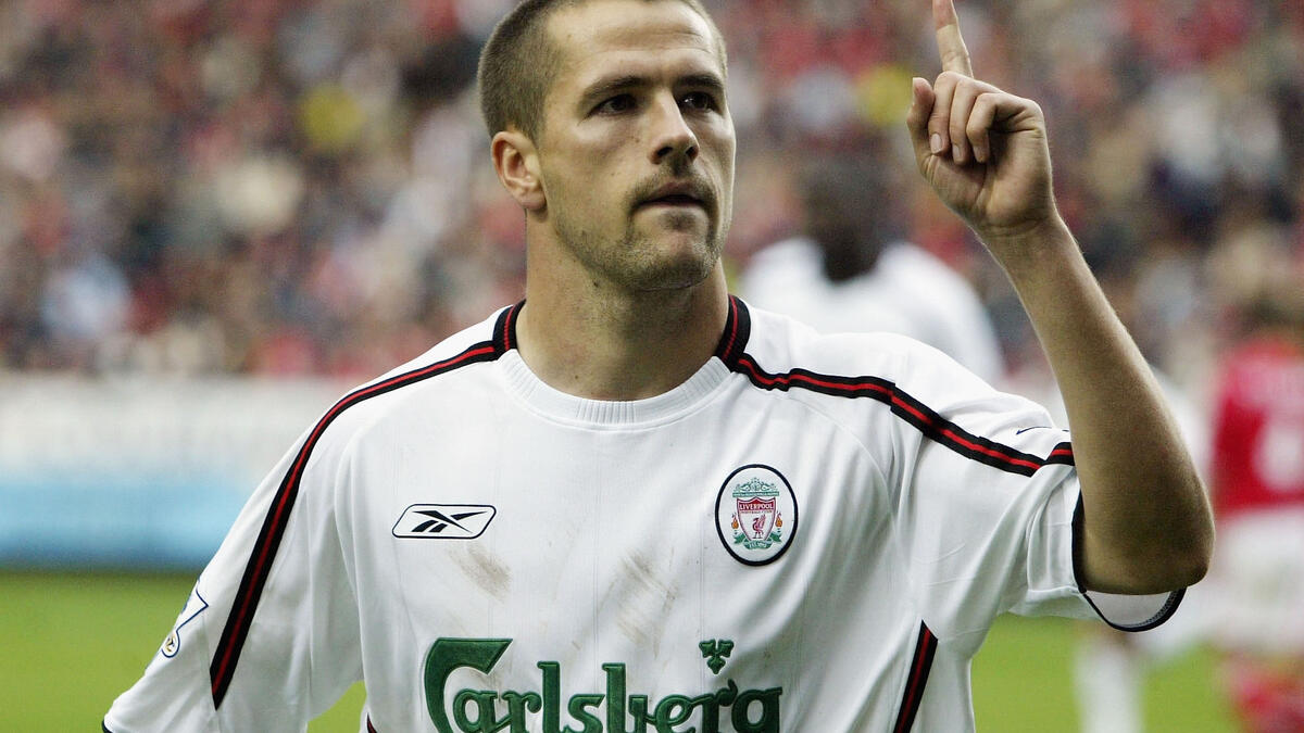 1- المهاجم الإنجليزي مايكل أوين: لفت الأنظار أثناء مسيرته مع ليفربول، فسجل 158 هدفاً في 297 مباراة خلال 8 أعوام، غادر بعدها صوب ريال مدريد عام 2004، إلا أن كثرة الإصابات حالت دون ظهوره بالشكل المطلوب، لعب بعدها لنيوكاسل ومانشستر يونايتد وستوك سيتي دون ترك أثر يذكر.