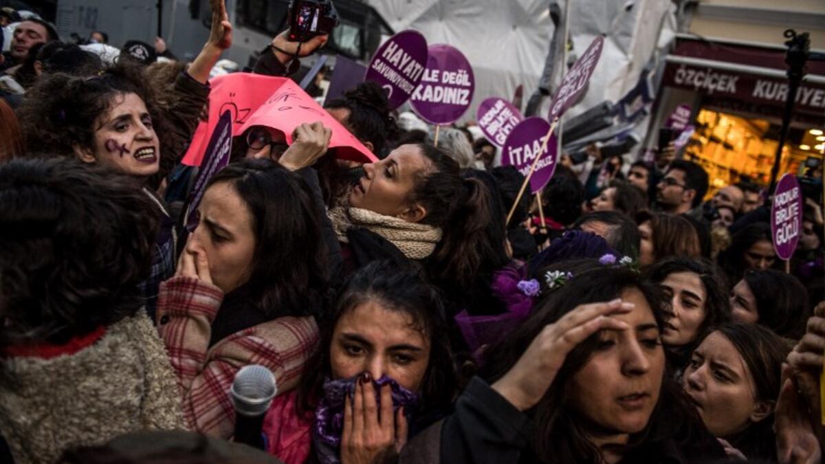 Women's rights activists react during clashes with Turkish riot police as they try to march to Taksim Square to protest against gender violence in Istanbul, on November 25, 2018, on the International Day for the Elimination of Violence against Women. 
BULENT KILIC / AFP