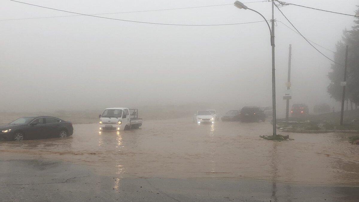 Floods in Jordan caused closure in a lot of the roads. (Twitter)