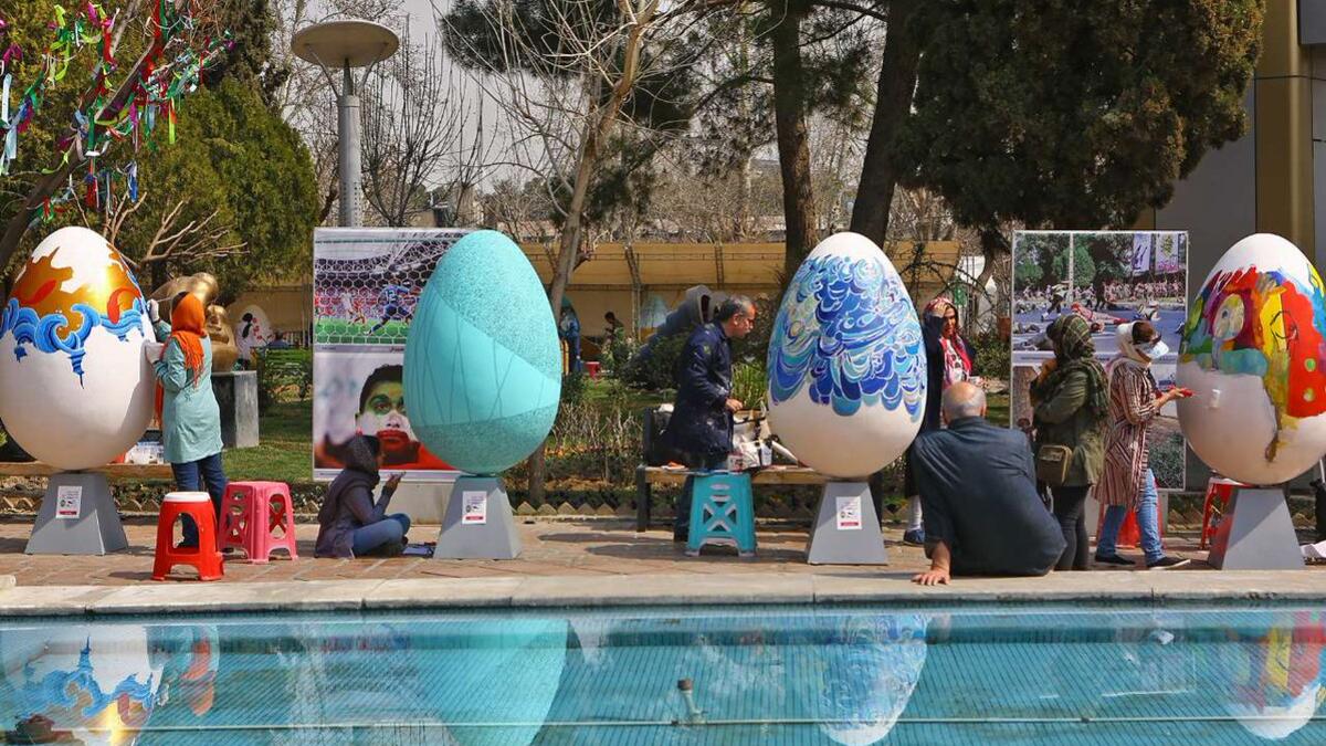 Artists All across Iran are painting eggs, around parks, squares and public spaces. (Twitter/IRAN)