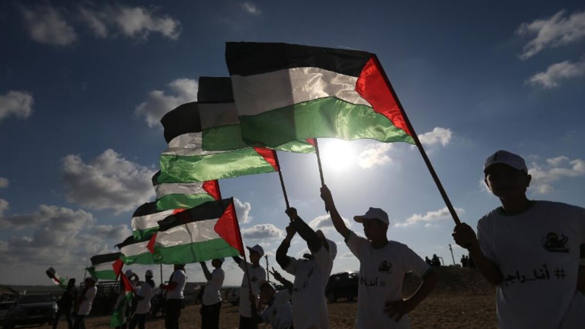 "We will return". Palestinian flags hoisted in row to the winds.  April 10, 2018. SAID KHATIB / AFP