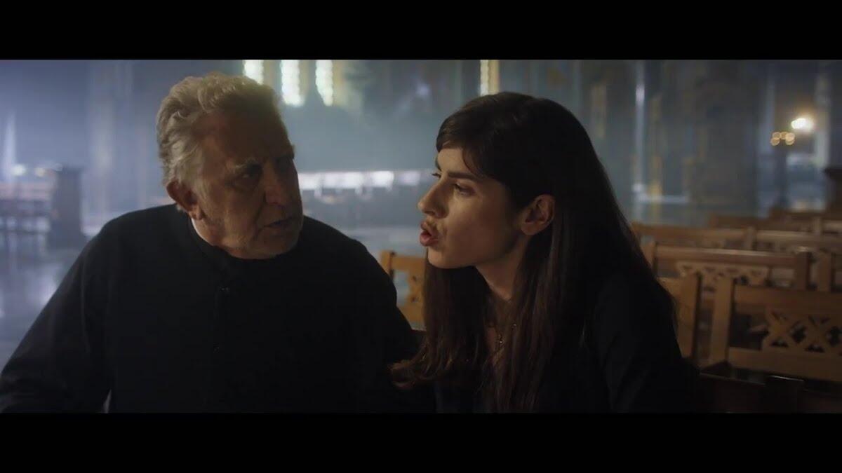 بوليكسيني Polyxeni : هو فيلم يوناني تقع أحداثه في عام 1955، يتبنى زوجان من الأتراك واليونانيين، ذَوَا مكانةٍ اجتماعيةٍ مرموقة، فتاةً يونانية يتيمة من المدينة التي ترجع لها أصولهما، يقدمان لها اسم عائلة قوية، ويضمنان لها حبا شديدًا.