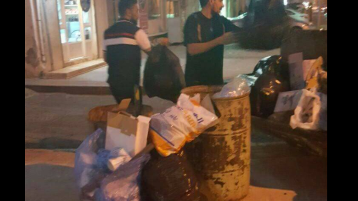 With services to the city cut off, locals have organised volunteer clean-up groups.

(Source: Twitter @AngryQatifi)