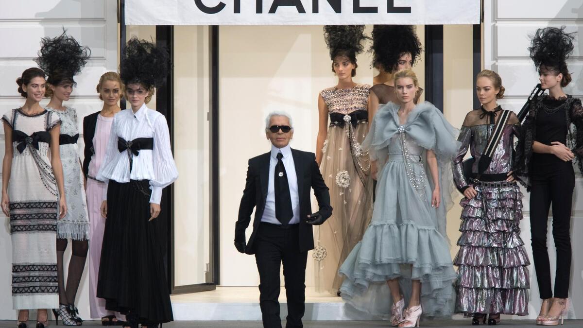 يعتبر نفسه من الطبقة العاملة: قبل شهرين من وفاته، تحدث لمجلة نيويورك واعترف بأنه يعتبر نفسه جزءًا من "الطبقة العاملة"، وقال: "أعتقد أنني أعمل بشكل أفضل الآن من قبل، عقلي أوضح. وأريد أن أعمل، أنا من الطبقة العاملة".