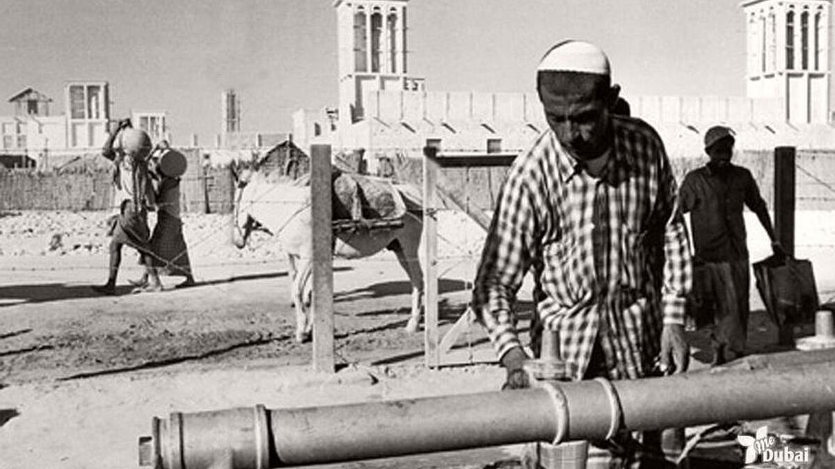 Water supplying in Dubai, ca.1960s