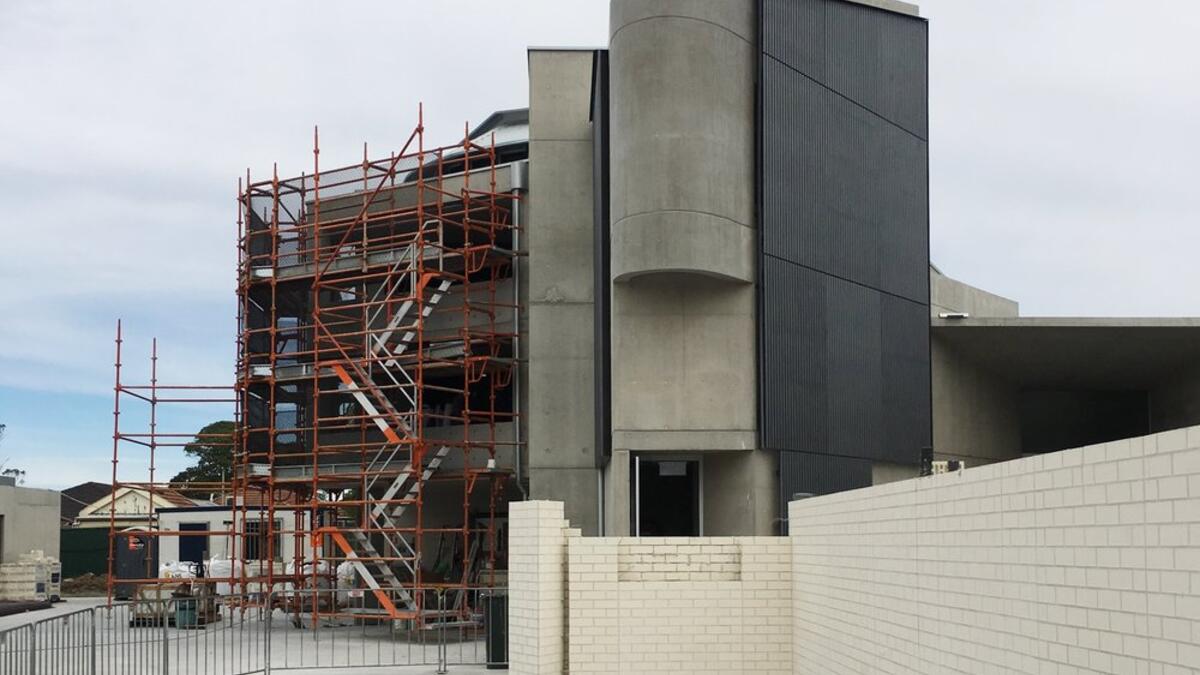 وافتتح المسجد الجديد غير المكتمل بعد، أبوابه لعامة الناس، خلال حدث صغير أقيم في سبتمبر/أيلول الماضي على هامش مهرجان العمارة في سيدني، تحت عنوان "تعرّف على المسجد الأسترالي"