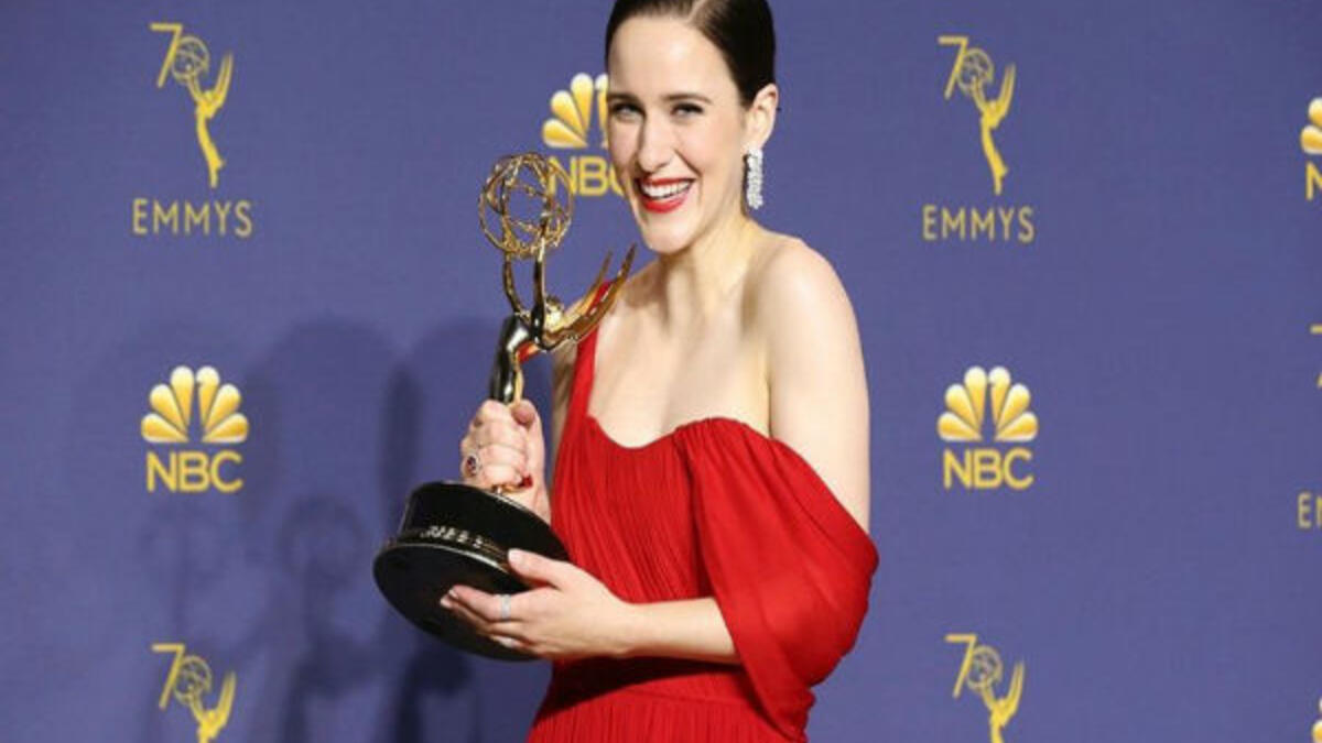 أفضل ممثلة كوميدية: راشيل بروسنان عن دورها في Miriam 'Midge' Maisel