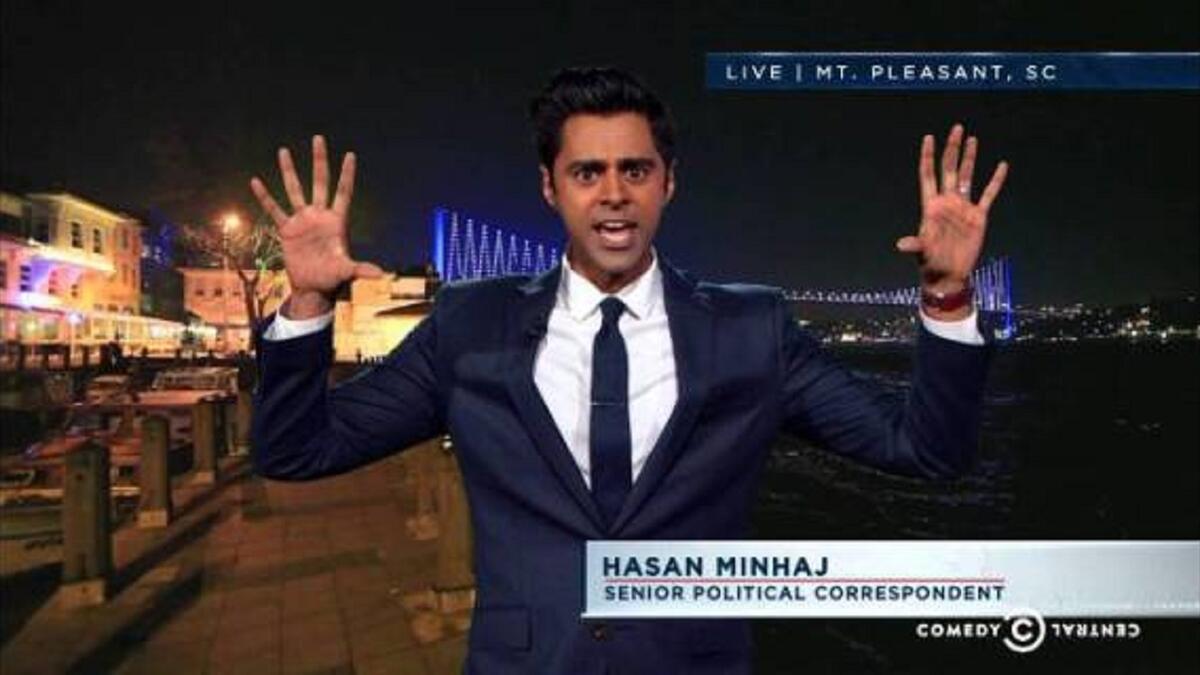 الممثل الكوميدي "حسن منهاج"  منذ انضمامه إلى فريق Daily Show. اراد بوصفه أحد أصوات البرنامج الذي يتم عرضه على التلفزيون في أوقات الذروة، أن يحارب القوالب النمطية بسلاحه المتمثل بروح الفكاهة.