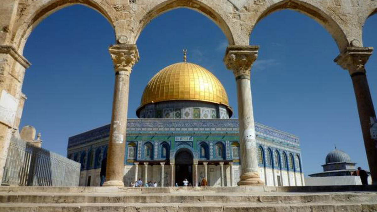 Nezam Neema, a Jordanian Christian artist, made a replica of the Dome of the Rock on top of his house in Amman. “There should be values of tolerance, mercy, affection and respect among us and I do not differentiate between a Jordanian, a Palestinian or a Syrian,” Neema said.
