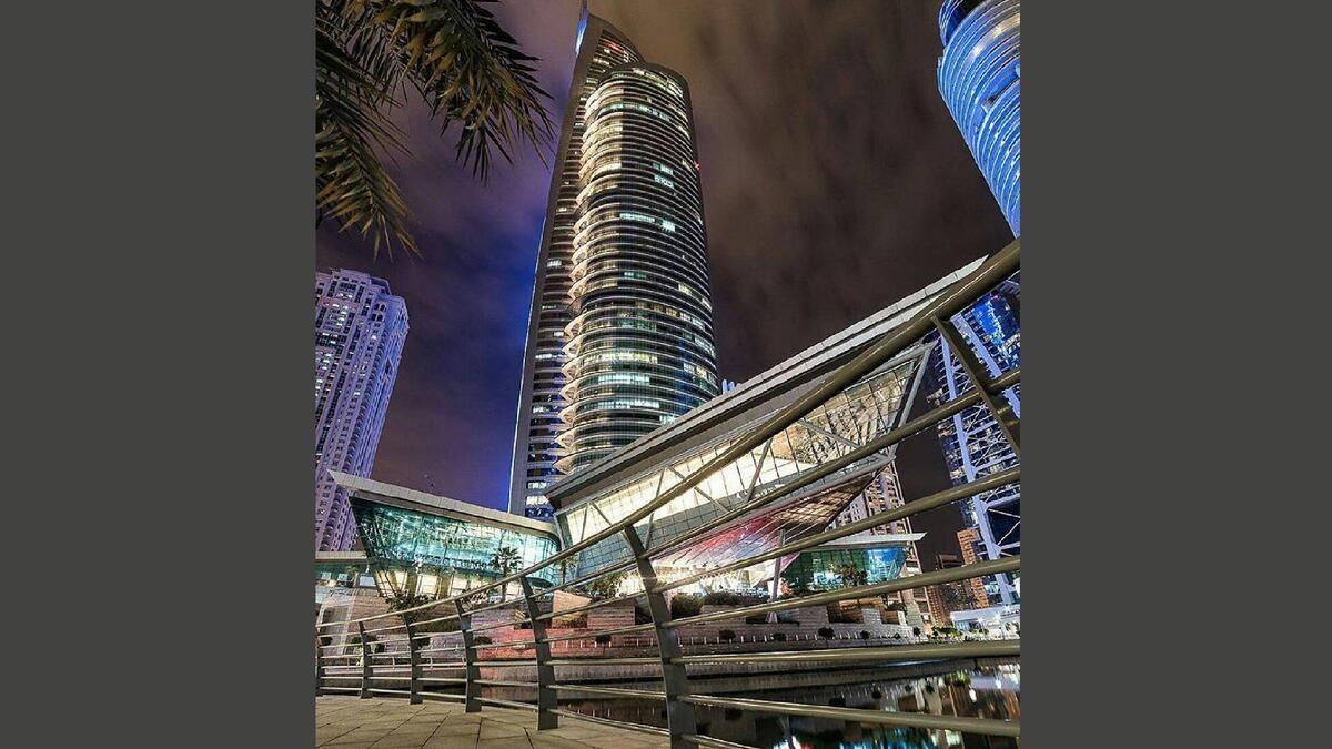 Another of Dubai’s triumphs and once the tallest building in the world, the Almas Tower is said to have taken its design from the unique shape of diamonds, which also lent it its name. The construction of this 360m office tower by ACC took only four years, from 2005 to 2009. It was built primarily for the Dubai Diamond Exchange.