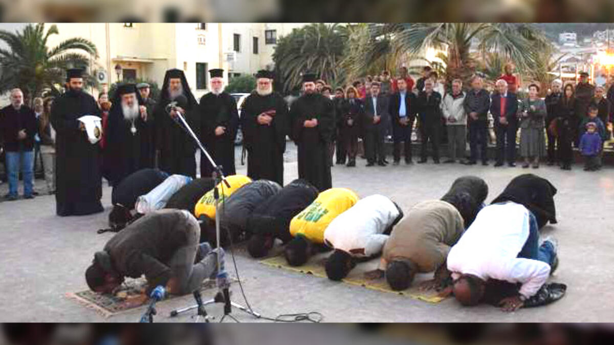 Greek priests and Muslim refugees offered a prayer together for the hundreds of refugees and migrants who perished in the Aegean Sea while trying to reach Europe for a better life. The prayer service took place on the island of Lesbos, the main landing point in 2015 for refugees braving the sea crossing from Turkey to Greece.