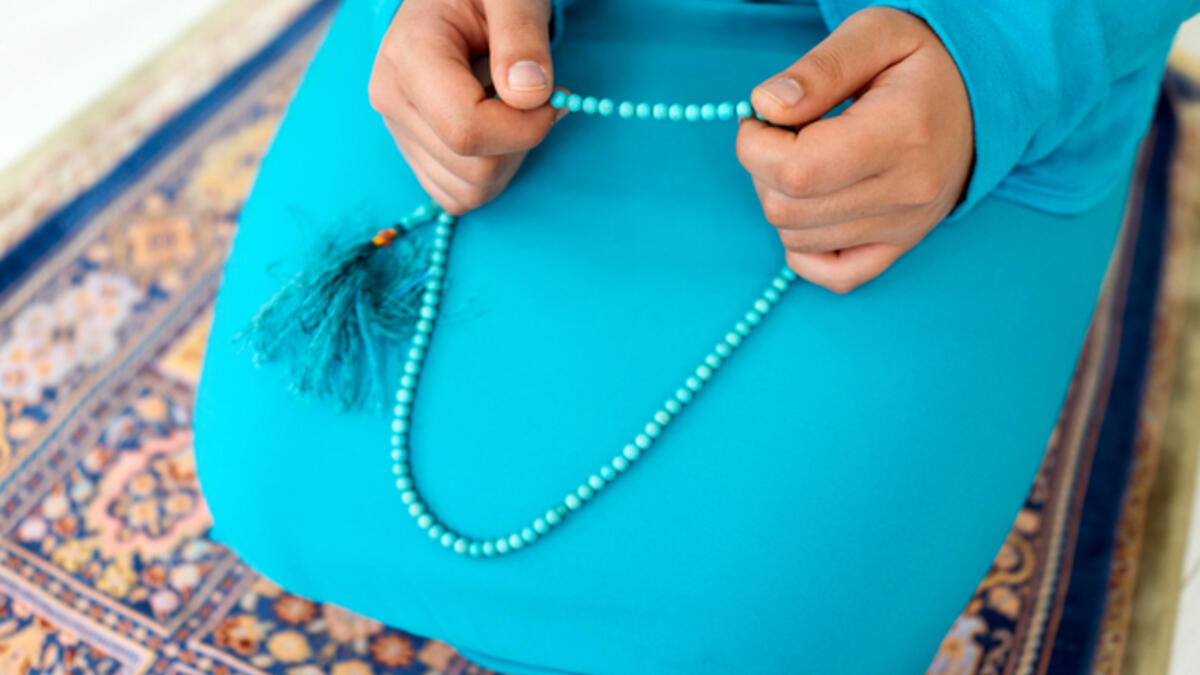 muslim woman praying