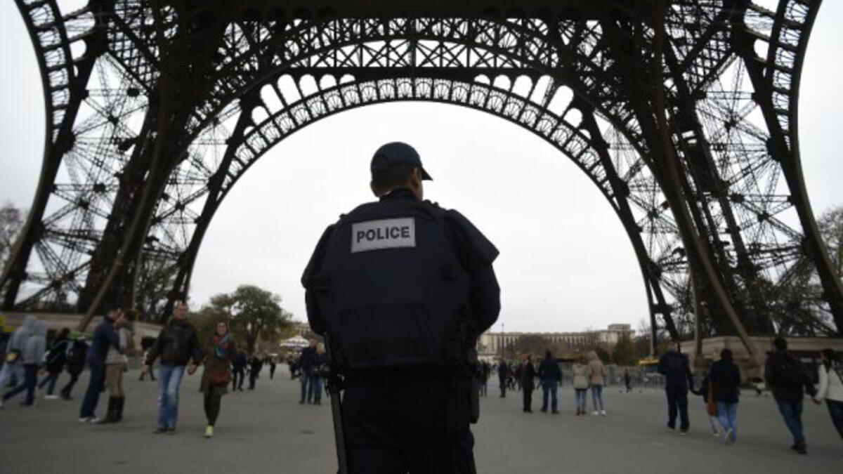 In France, police violence against journalists during demonstrations has been on the rise as a result of the state of emergency. Photographers report being attacked and prevented from doing their job by police. "The police do not want journalists to be witnesses of what they do," says France's journalist union general secretary.