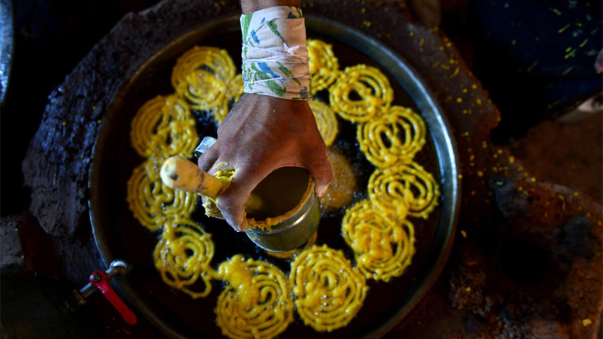 Sweets are an important part of Ramadan. The traditional "Jalebi“ sweets are popular in Afghanistan and the Indian subcontinent. Jabeli are made of deep-frying maida flour batter, which is subsequently soaked in syrup and takes the shape of a bretzel or spiral. In Iran, people give these sweets to the poor during Ramadan.