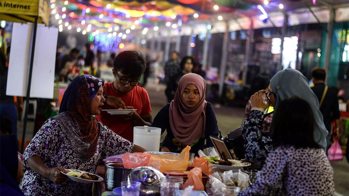 Malaysian Muslims break their fast on the first day of the Islamic holy month in Kuala Lumpur. During the night, markets offer a rich variety of different drinks including the bandung drink, made of milk with rose syrup or soybean milk mixed with grass jelly. For those, who cannot afford an Iftar meal, mosques offer a local rice porridge for free.