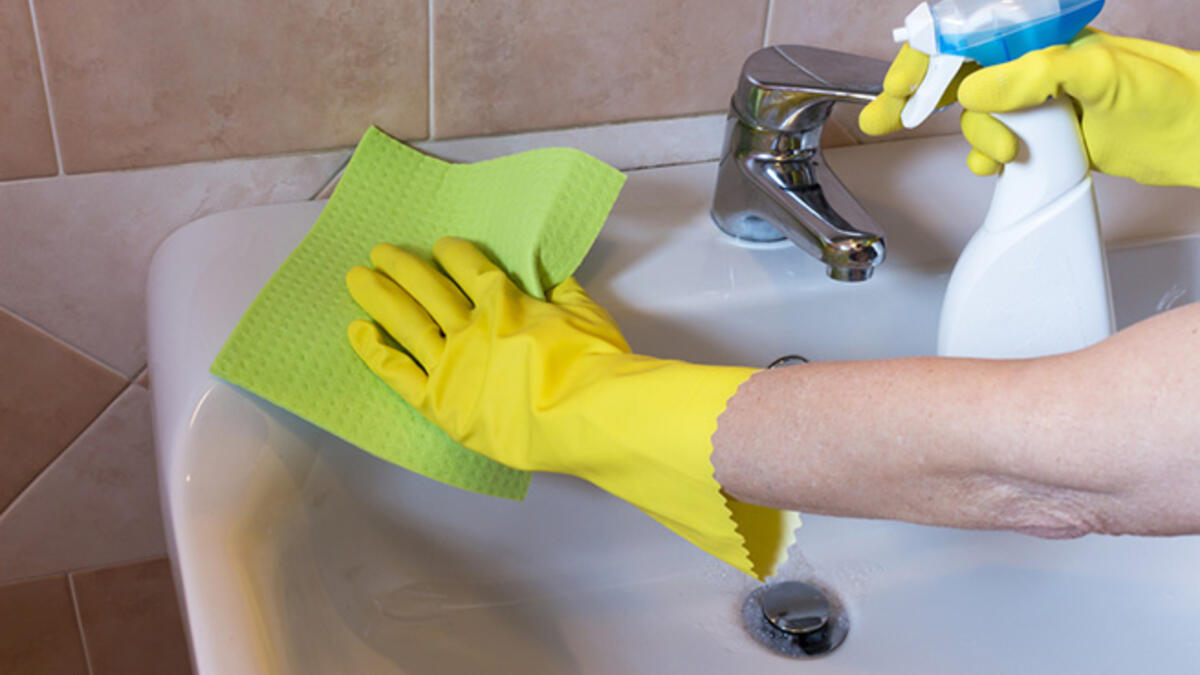 In some Arabic countries, be prepared to tip to tinkle! Parting with spare change when you skip to the loo is a norm at airports, restaurants and museums where you find bathroom attendants. Otherwise, it’s up to you to decide which can bear the brunt of suffering: your wallet or your bladder!