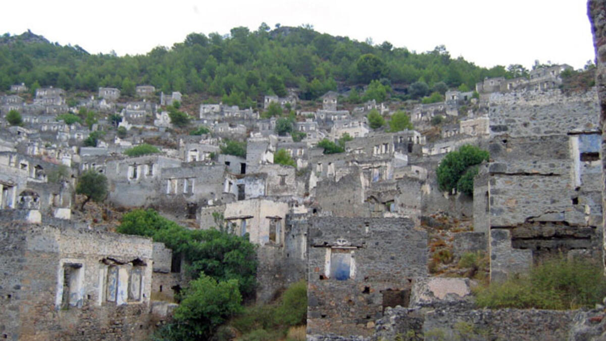 First glance might suggest Turkey’s Kayakok was abandoned long ago in an epic, centuries-old battle, but it’s actually only been empty since the 1920s. After the fall of the Ottoman Empire, fierce clashes between the Greek Orthodox community in newly-etched Turkey, and Muslim Turks in Greece ended in a population exchange and an empty Kayakok.