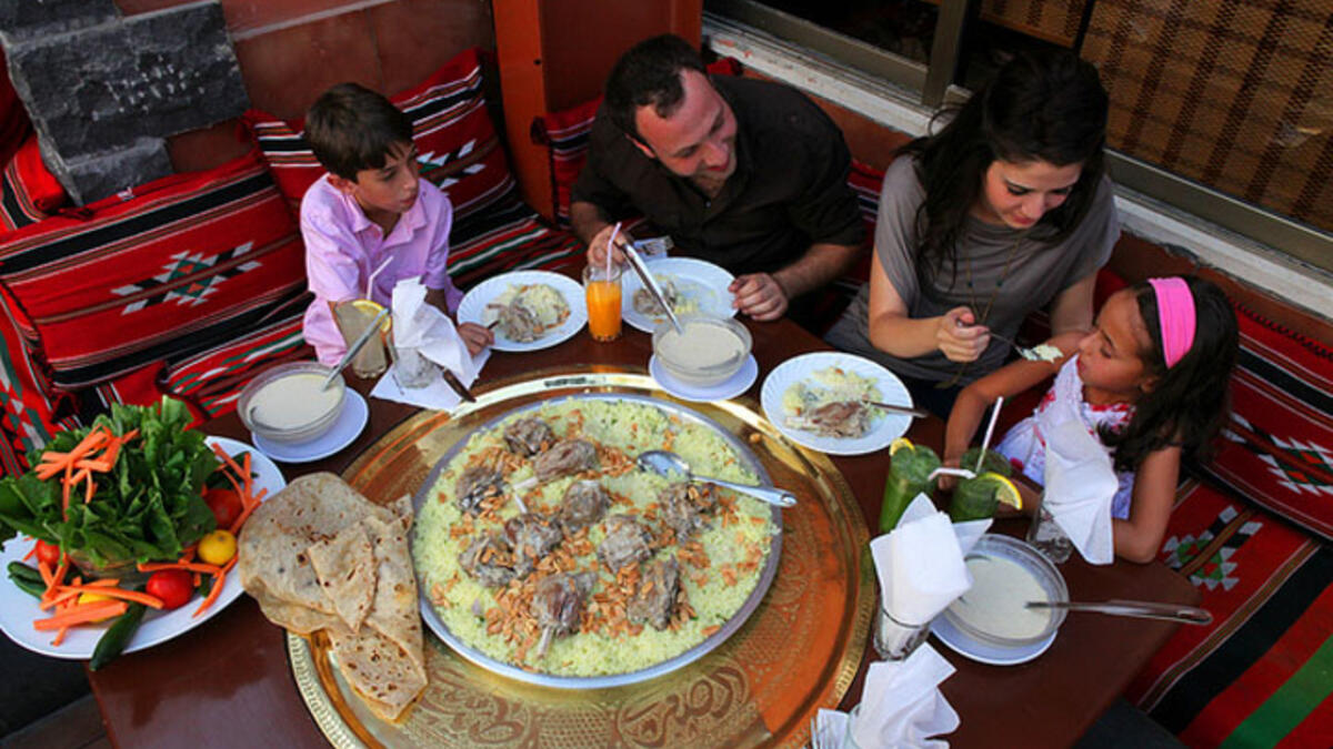 mansaf smartphone mealtime