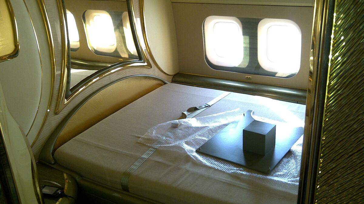 Bedroom lower deck inside Prince Al Waleed's Boeing 747 private plane. (imgur.com)