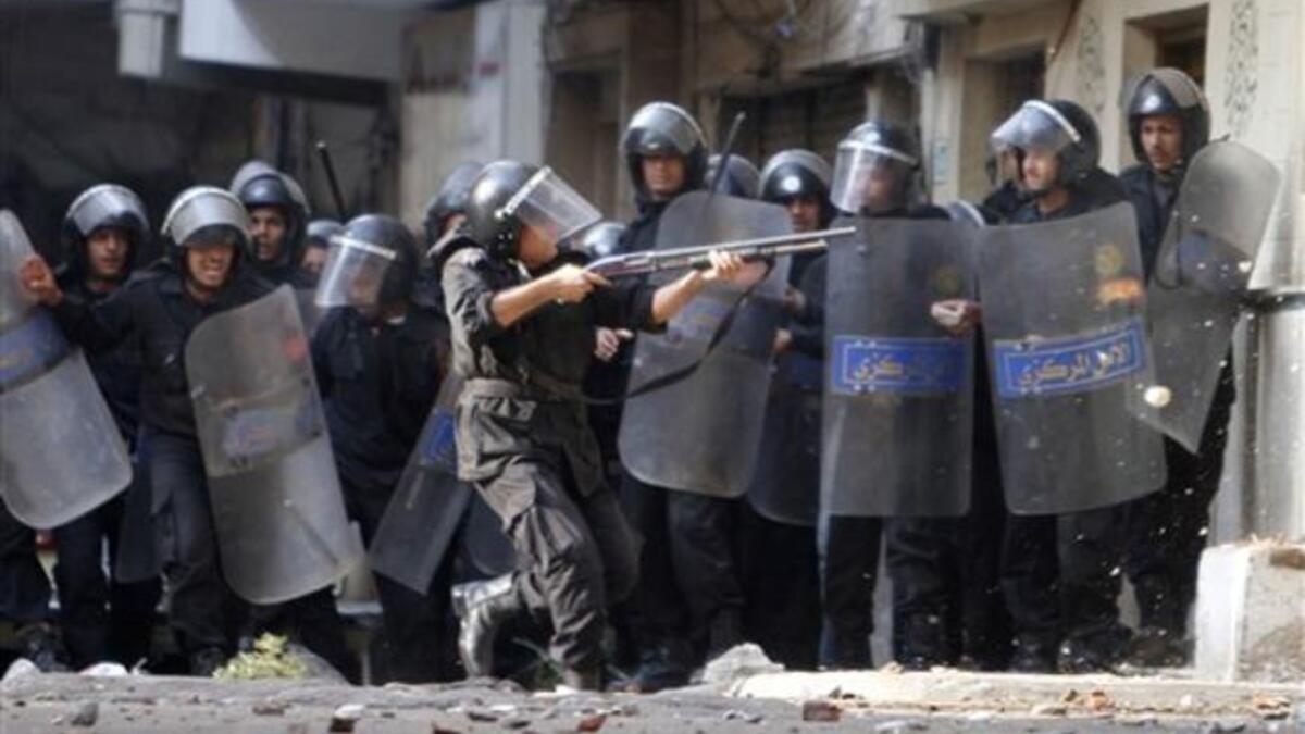 Egyptian riot police clash with stone-throwing Christian youths  outside the Al-Qiddissine church.