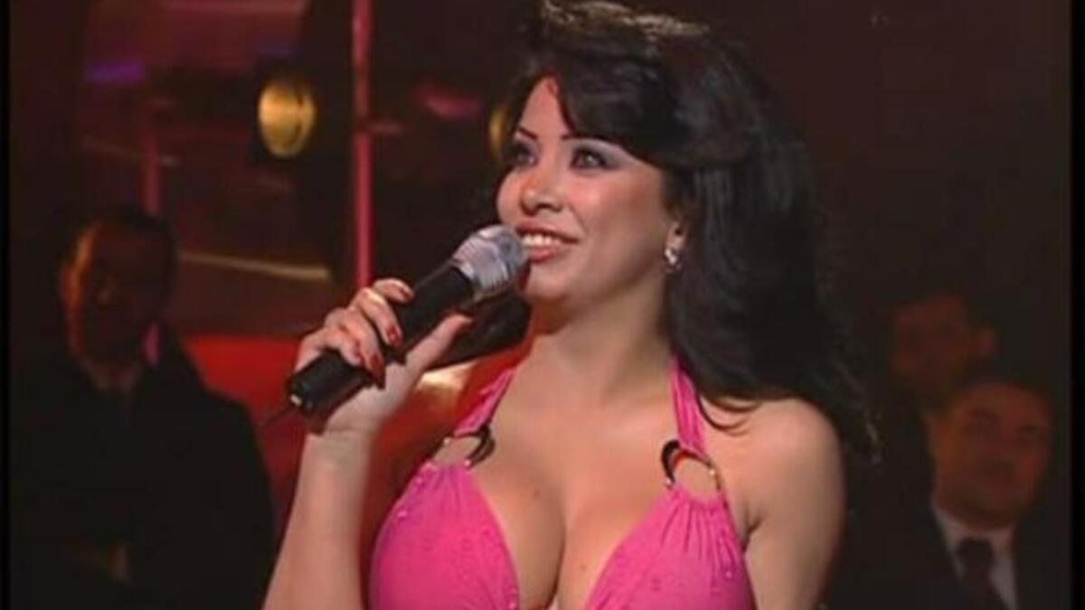 المغنية والممثلة اللبنانية مروى معروفة بملابسها المثيرة