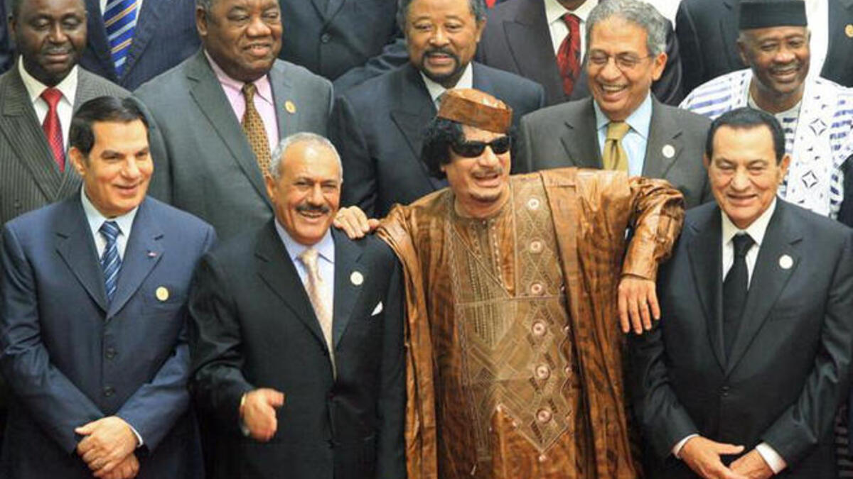 معمر القذافي:
خلال خطابه أمام الجمعية العامة للأمم المتحدة عام 2009، مزّق الرئيس الليبي الراحل ميثاق الأمم المتحدة قائلا إن "عرفات وشارون انتهيا" وإن كل ما يريده الفلسطينيون والإسرائيليون هو العيش بسلام في دولة واحدة اقترح أن تُسمّى "إسراطين".