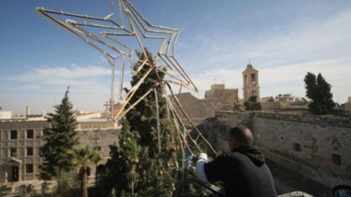 يشكل العرب المسيحيون في إسرائيل أقلية داخل الأقلية الفلسطينية. وينتمي المسيحيون في معظمهم إلى الطوائف الكاثولكية والكنيسة الأرثوذكسية اليونانية. يوجد في إسرائيل يهود مسيحيون ينظرون إلى المسيح كمخلّص ويقابلهم المسيحيون الصهاينة الداعمون لليهود.