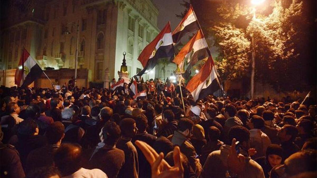 Storming the presidential palace of Morsi