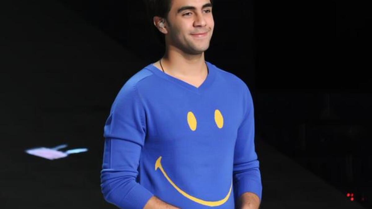 يعمل احمد عزت نجم الموسم الثامن من برنامج اكتشاف المواهب "ستار اكاديمي" على الانتهاء من اغنيته الدينية لشهر رمضان "رمضان في مصر".