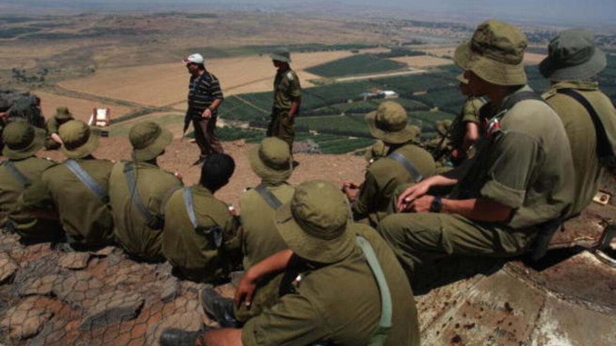 Israeli soldiers in the Golan face Syria