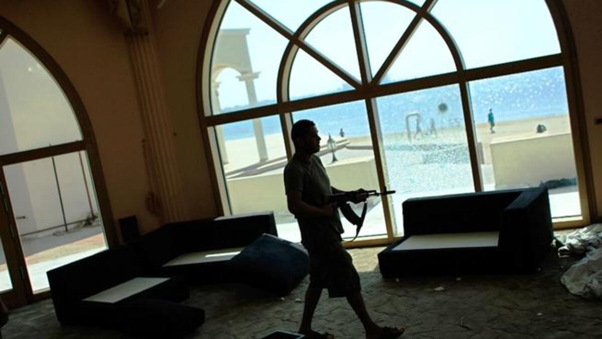 صورة من داخل منزل الساعدي القذافي شقيق عائشة. وعرف عن الساعدي كونه رجل أعمال ولاعب كرة قدم حيث ترأس الاتحاد الليبي لكرة القدم ولعب في نوادٍ ليبية وإيطالية أيضا!.