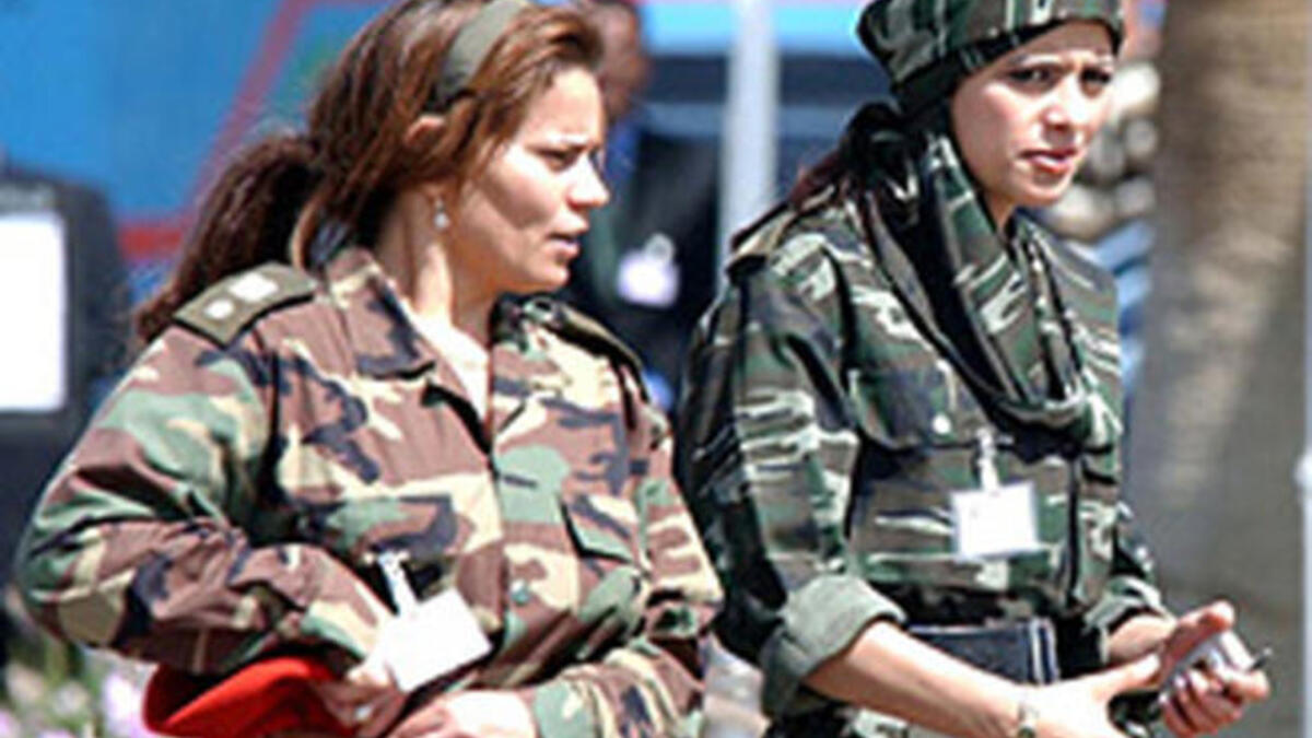 في 1998 تعرضت إحدى حارسات القذافي للقتل، وأصيبت 7 حارسات أخريات عندما نصب أصوليون إسلاميون في ليبيا كمينا لموكب القذافي.