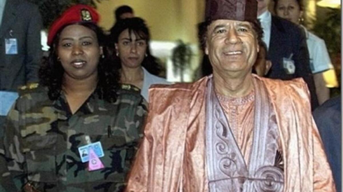 يبدو أن دور نساء القذافي في حياته لا يختلف عن دور ملابسه الغريبة: مجرد محاولة أخرى للبهرجة ولفت الأنظار أيضا!!.