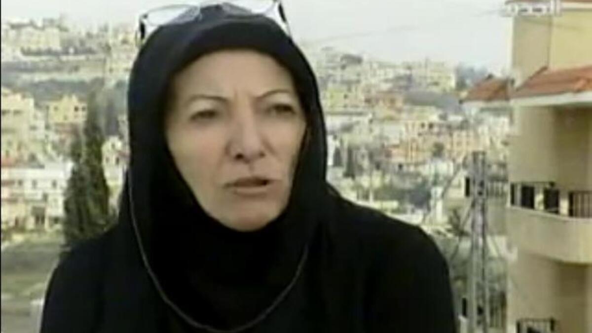 عزيزة إبراهيم حارسة القذافي اللبنانية المتقاعدة.  أشارت إلى أن القذافي يرى أن عمل المرأة كحارسة يرفع من شأنها ويشعرها بالمساواة فى الحقوق والواجبات مع الرجل .