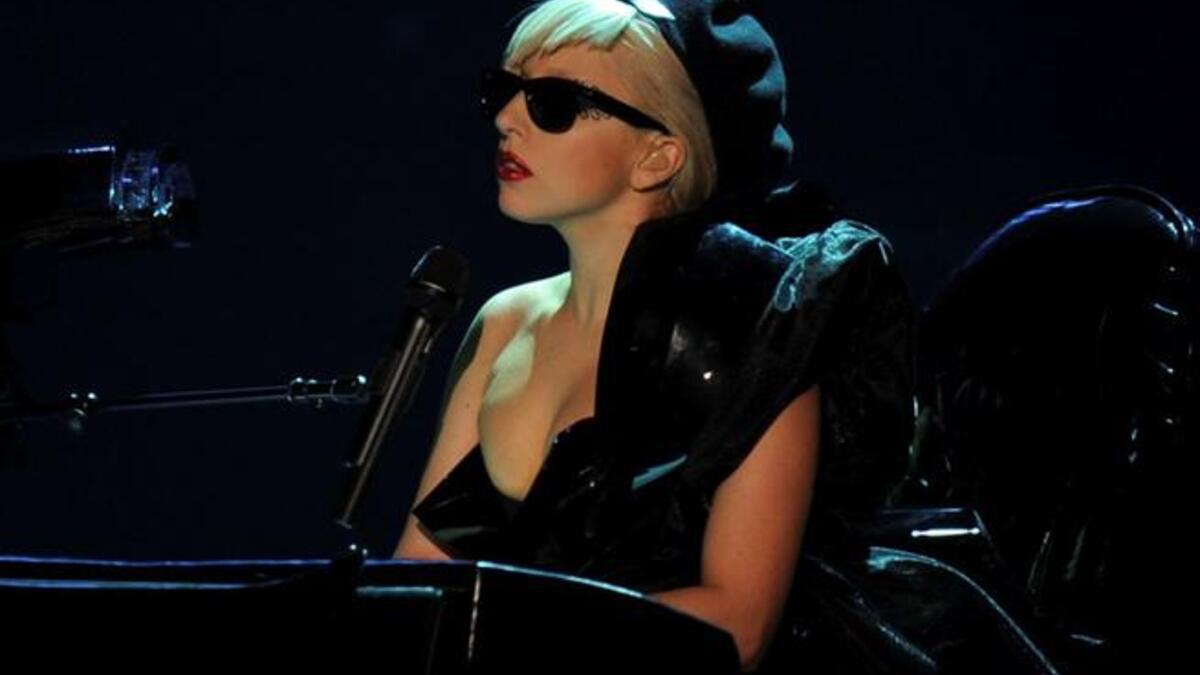 مادونا تؤدي أغنية لليدي غاغا
