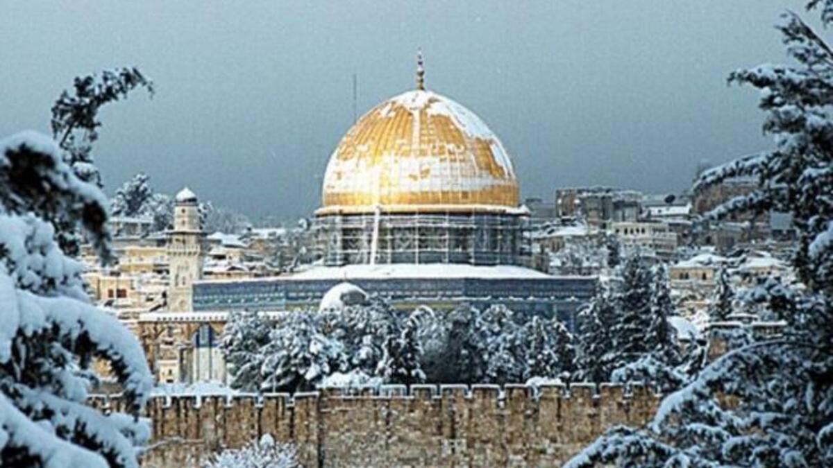Al Aqsa mosque turns snow-white