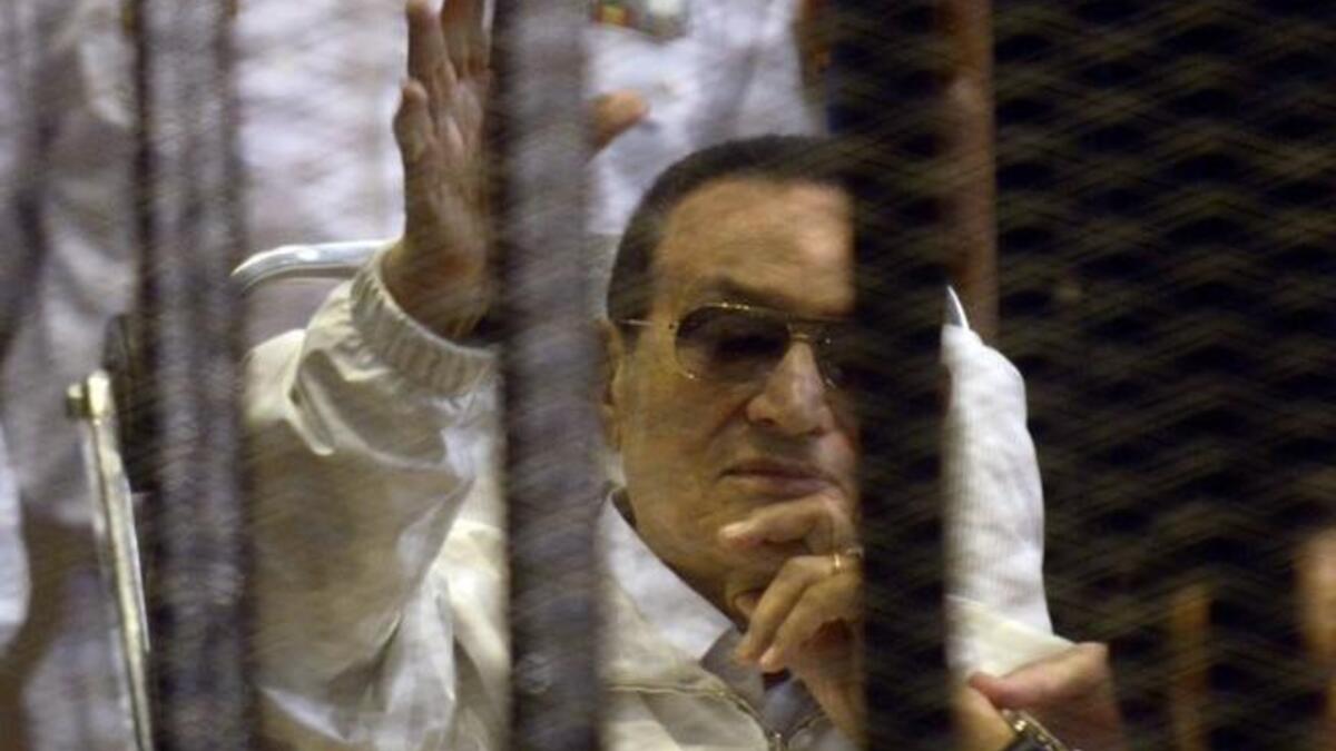 Hosni Mubarak waving