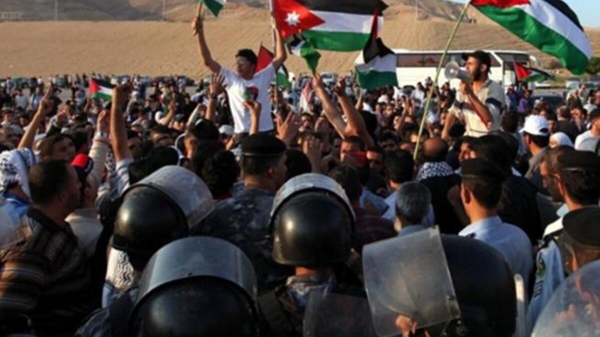 Jordan's East Bank flank- the Jordanian contingent of Palestinian refugees wage their raid on the borders. 6 injured by Jordanian police.
