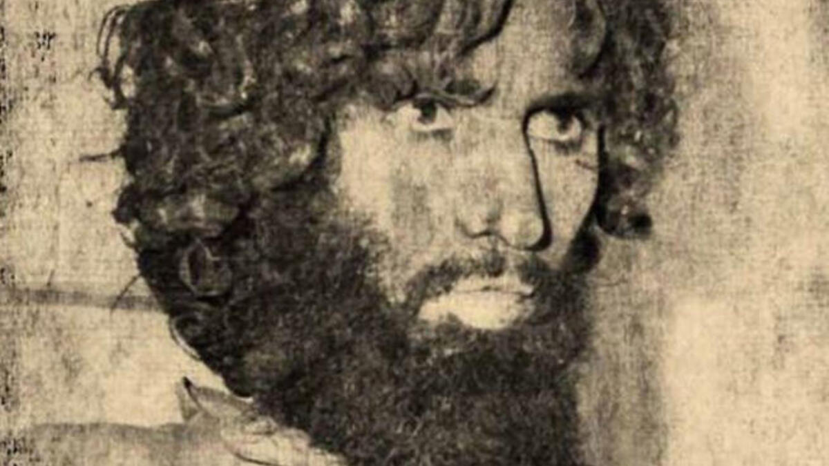  جهيمان العتيبي-سعودي سلفي وهابي؛ احتل الحرم المكي في ١٩٧٩م متزعما فصيلا متطرفا من الجماعة السلفية المحتسبة لمناهضة الحكم في السعودية.